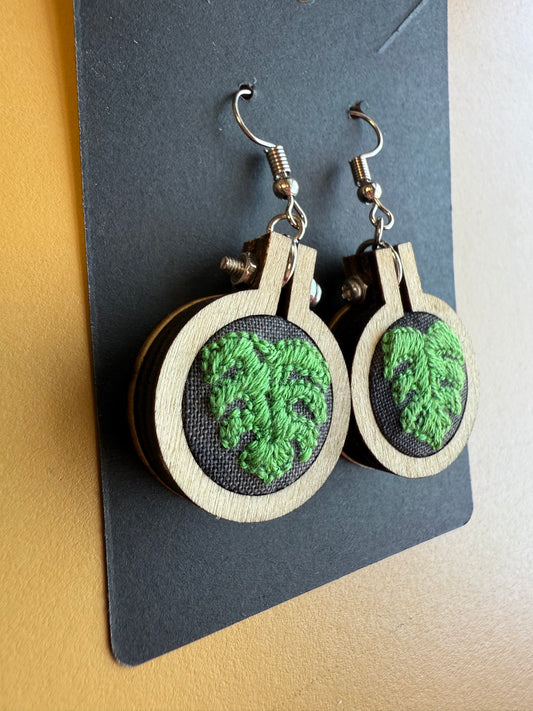 Monstera leaf earrings