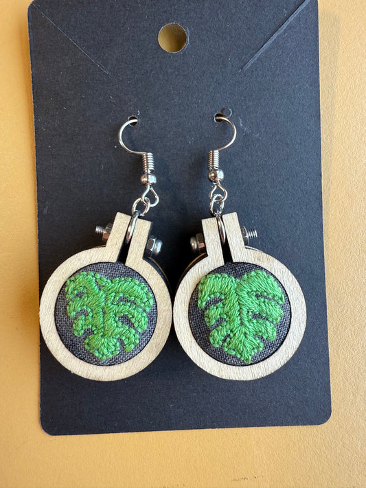 Monstera leaf earrings